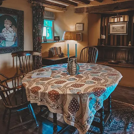 펜션 Stunning District Farmhouse