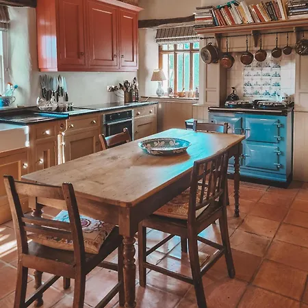 펜션 Stunning District Farmhouse *