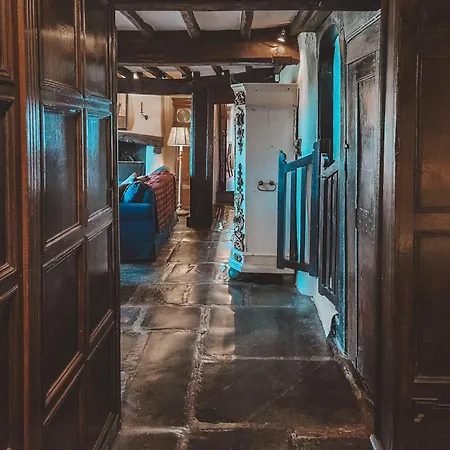 Stunning District Farmhouse *