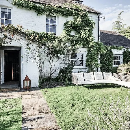 펜션 Stunning District Farmhouse Underbarrow