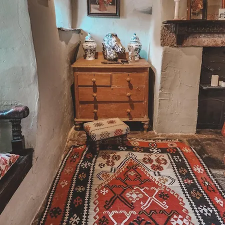 Stunning District Farmhouse 펜션