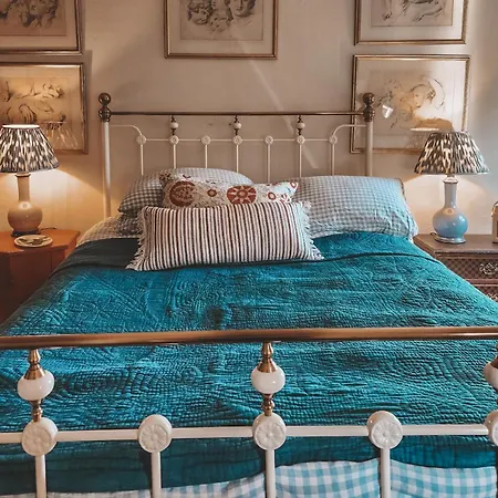 Stunning District Farmhouse *